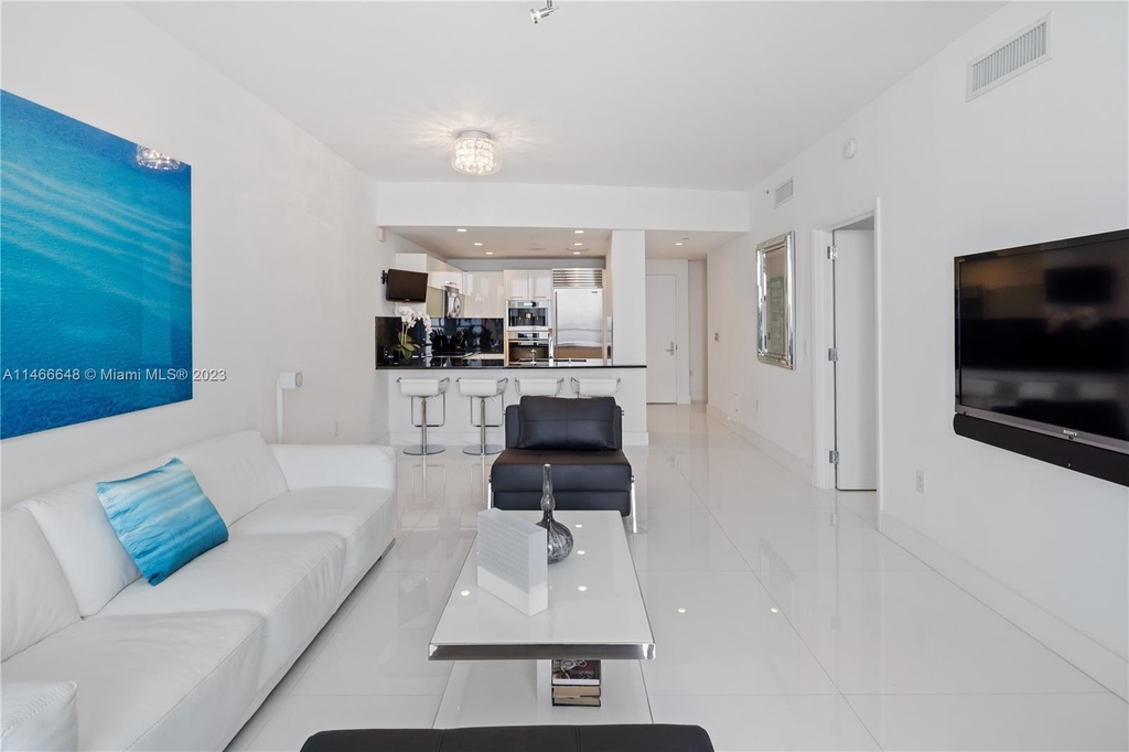 17121 Collins Ave - Photo 13