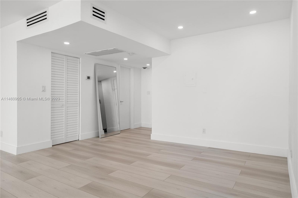 5401 Collins Ave - Photo 8