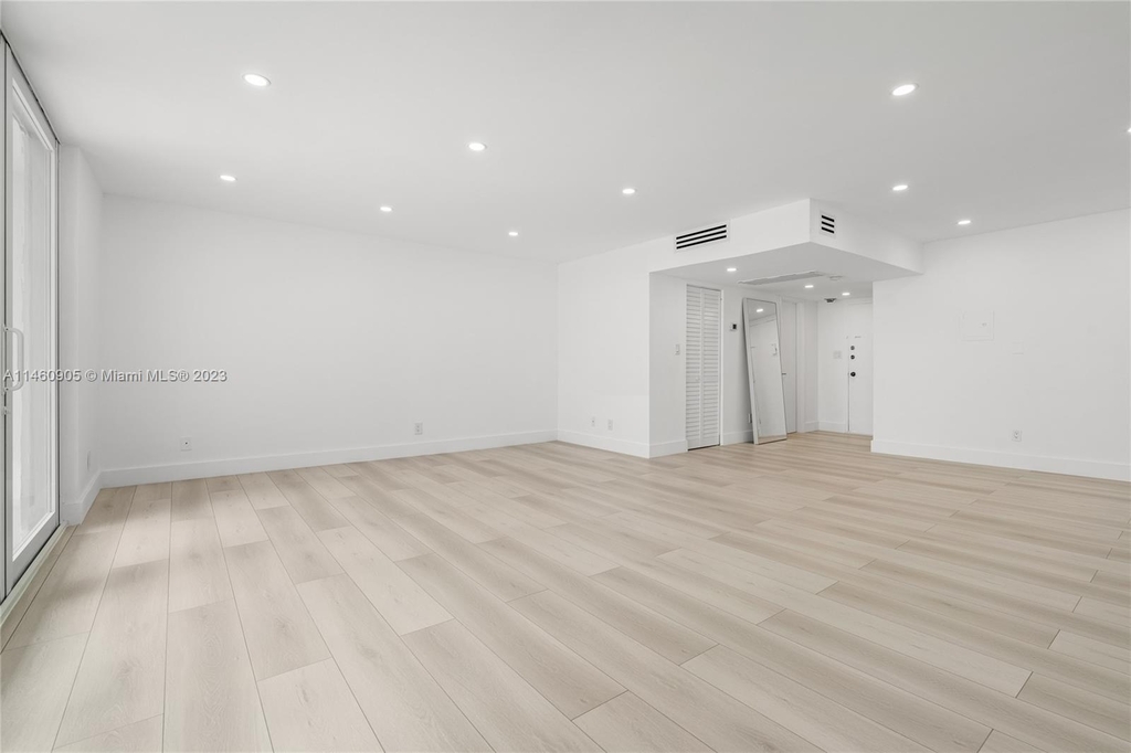 5401 Collins Ave - Photo 3