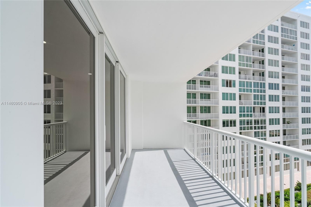 5401 Collins Ave - Photo 9