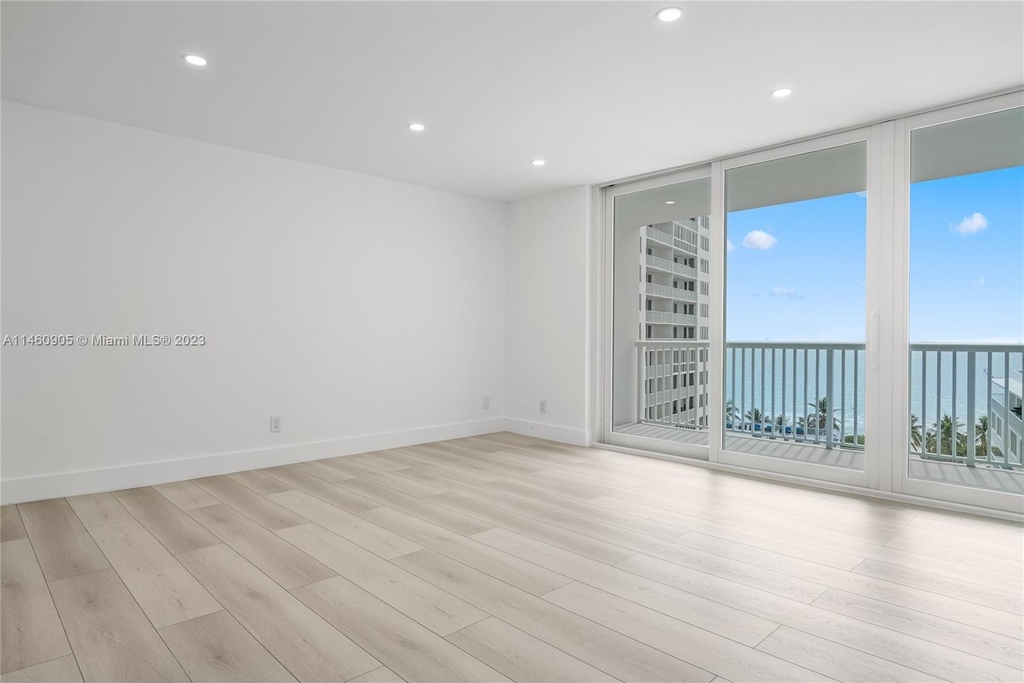 5401 Collins Ave - Photo 2