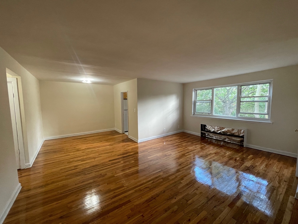 71-8 Parsons Boulevard - Photo 2