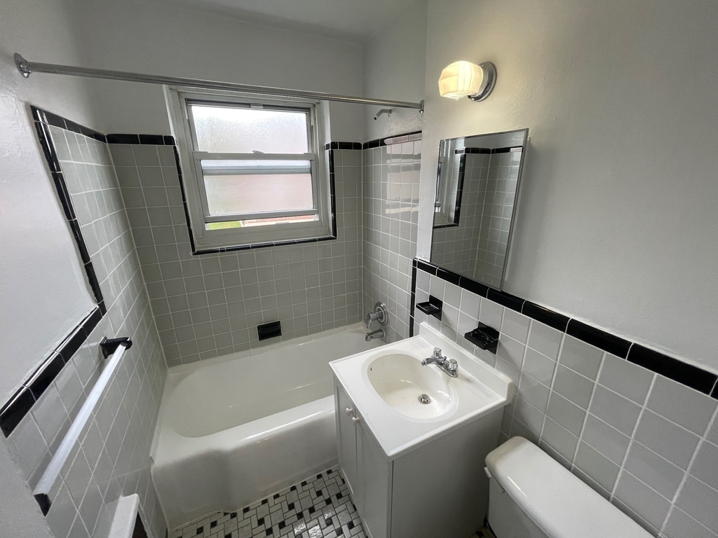 71-8 Parsons Boulevard - Photo 13