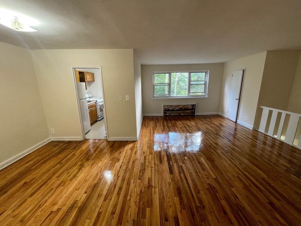 71-8 Parsons Boulevard - Photo 4