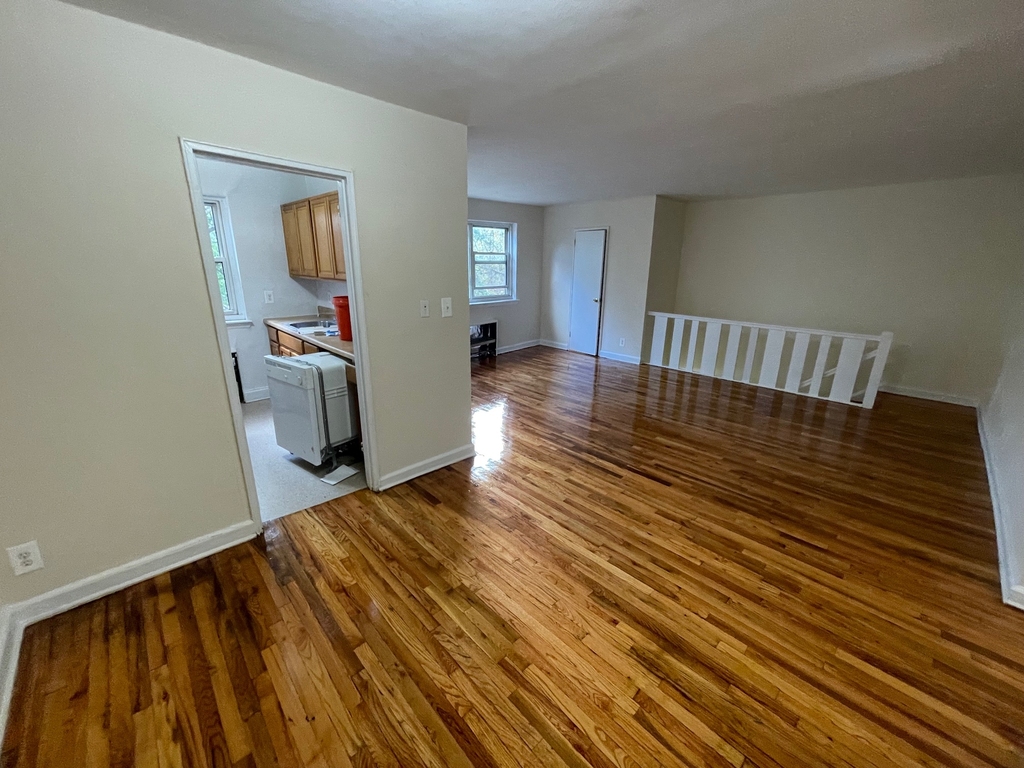 71-8 Parsons Boulevard - Photo 5