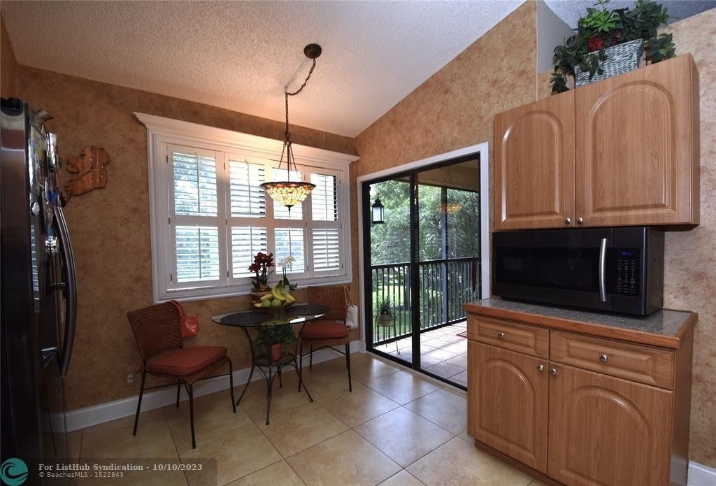 10534 Nw 10th Ct - Photo 6