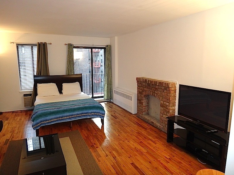 165 East 89th Street - Photo 1