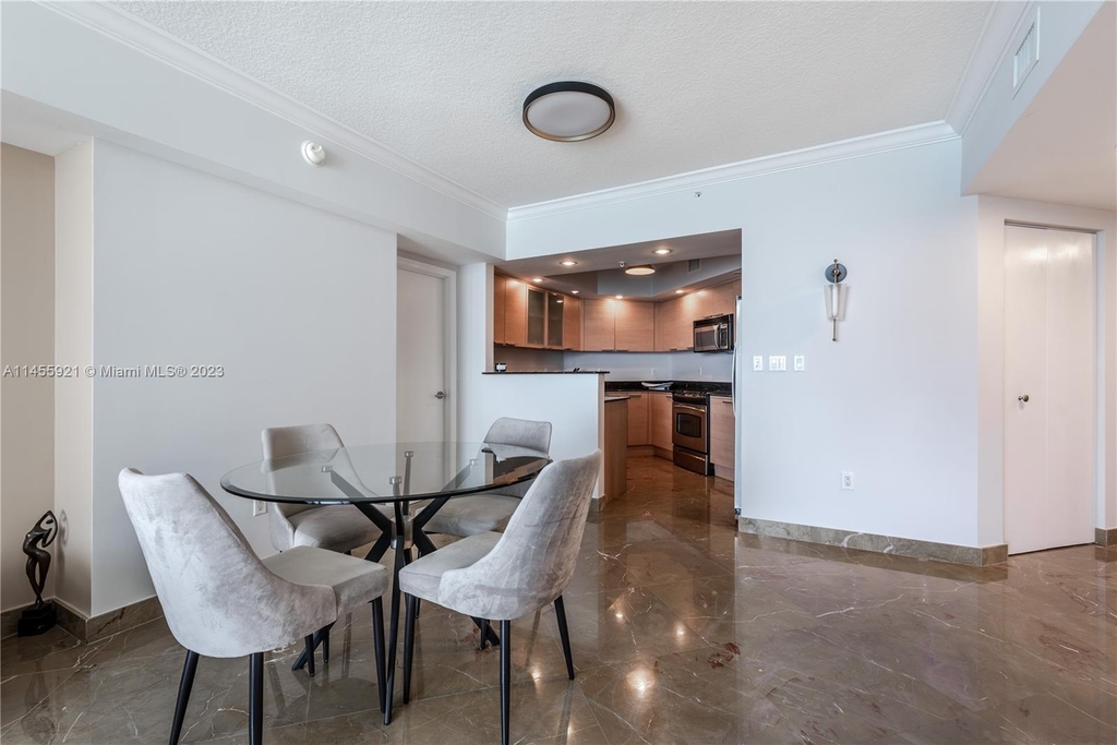16699 Collins Ave - Photo 2
