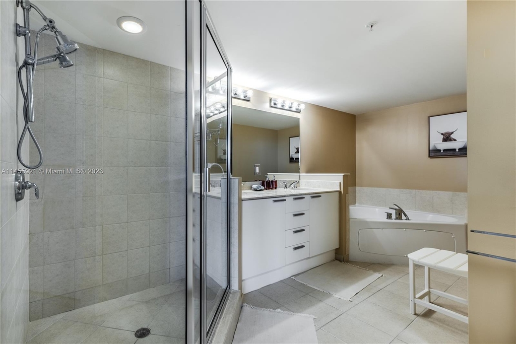 16699 Collins Ave - Photo 8