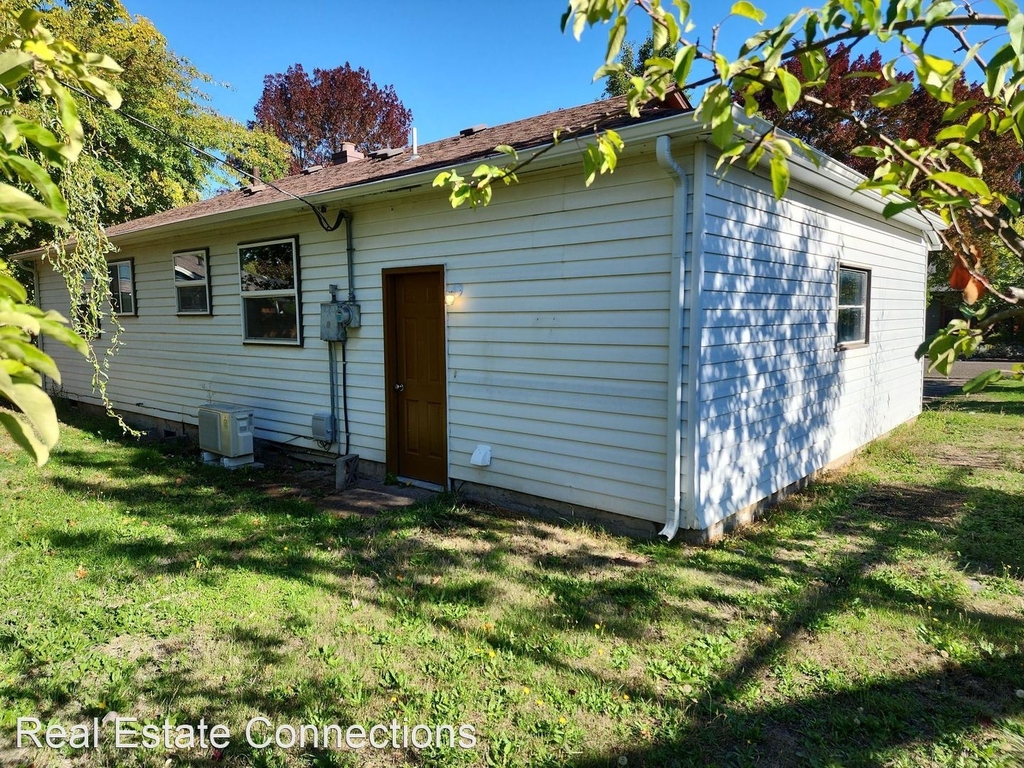 1690 Mckinley Street - Photo 2