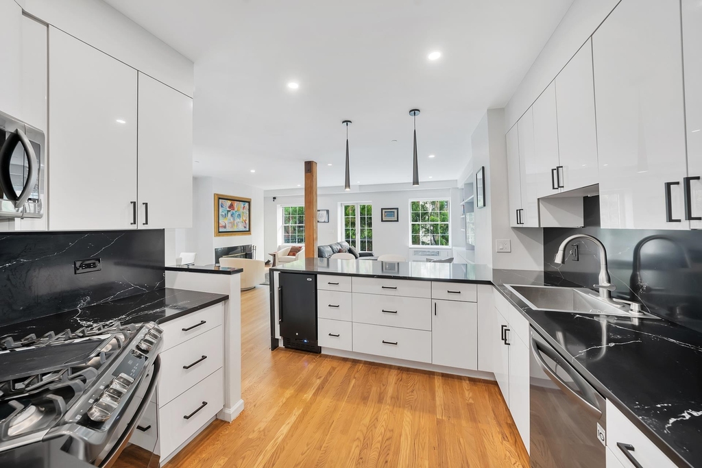 111 Jane St - Photo 4