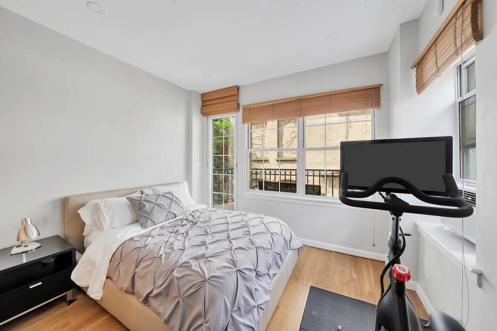 111 Jane St - Photo 8