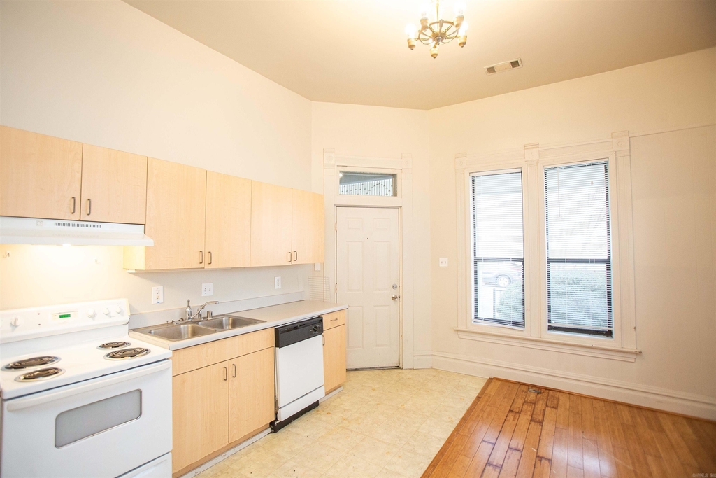 117 W 15th Street - Photo 4