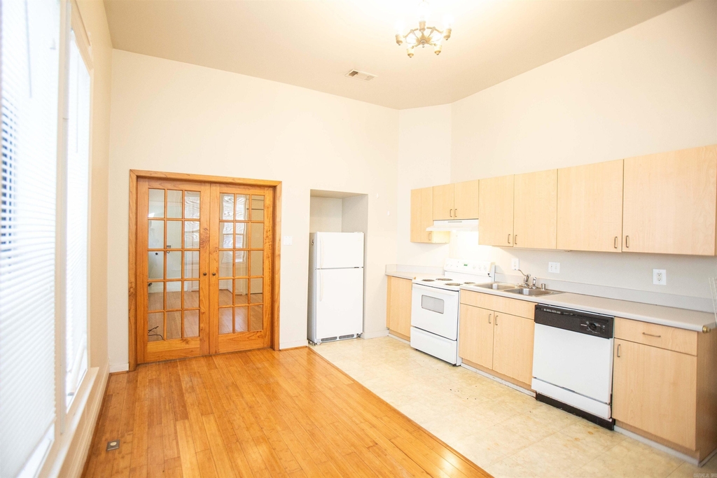 117 W 15th Street - Photo 7