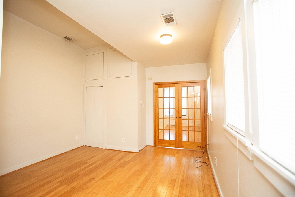 117 W 15th Street - Photo 9