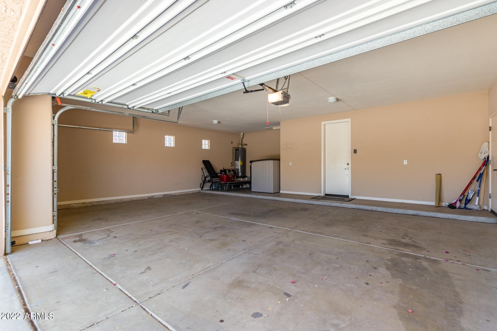 12706 S 176th Lane - Photo 31