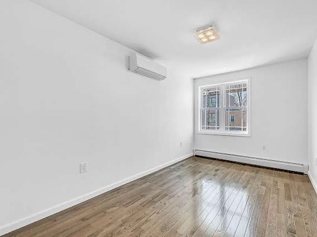 19-20 Ditmars Boulevard - Photo 8