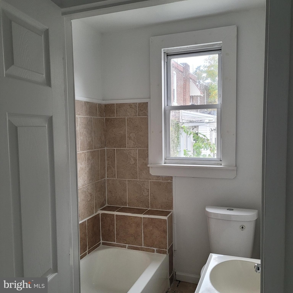 6106 Torresdale Avenue - Photo 7