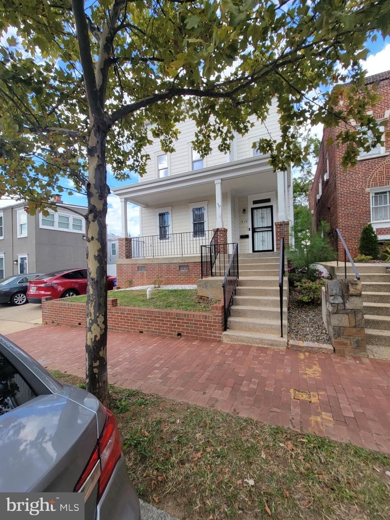 1410 V Street Se - Photo 2