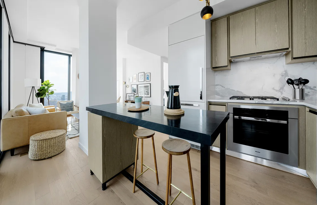 1st Avenue - Photo 2