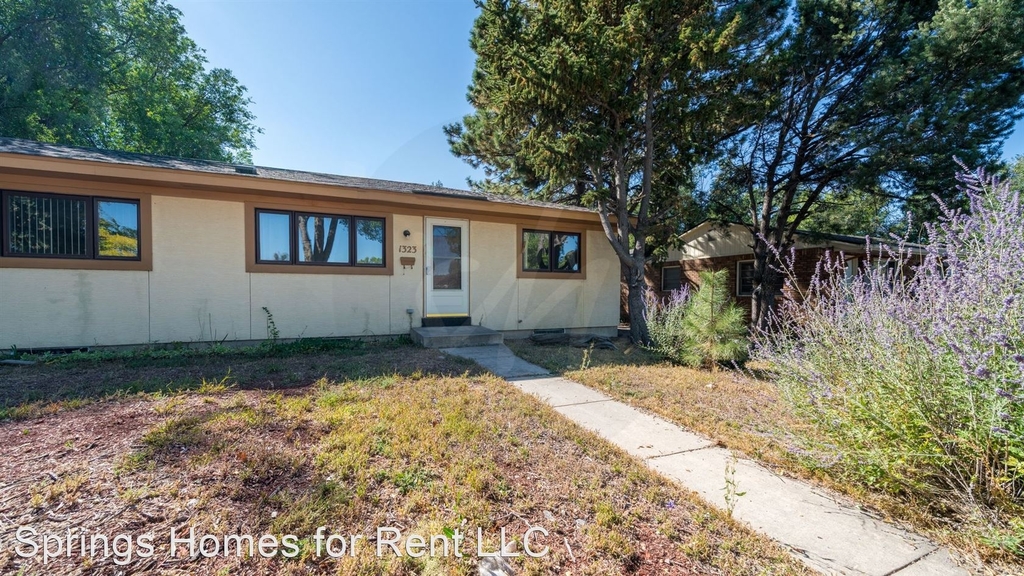 1323 Columbine Blvd - Photo 0