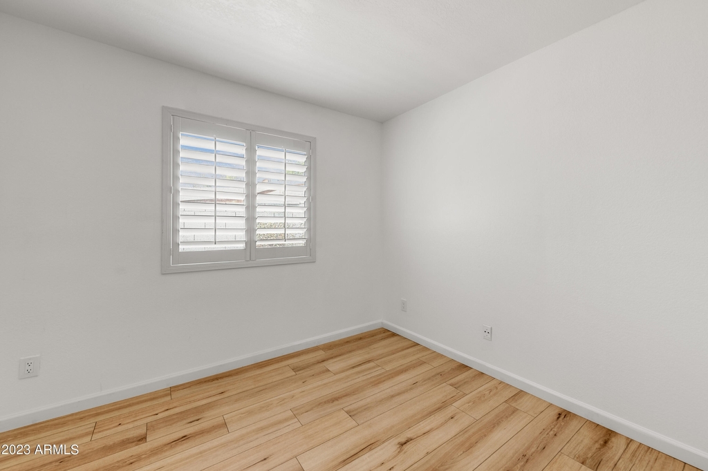 630 E Jensen Street - Photo 11