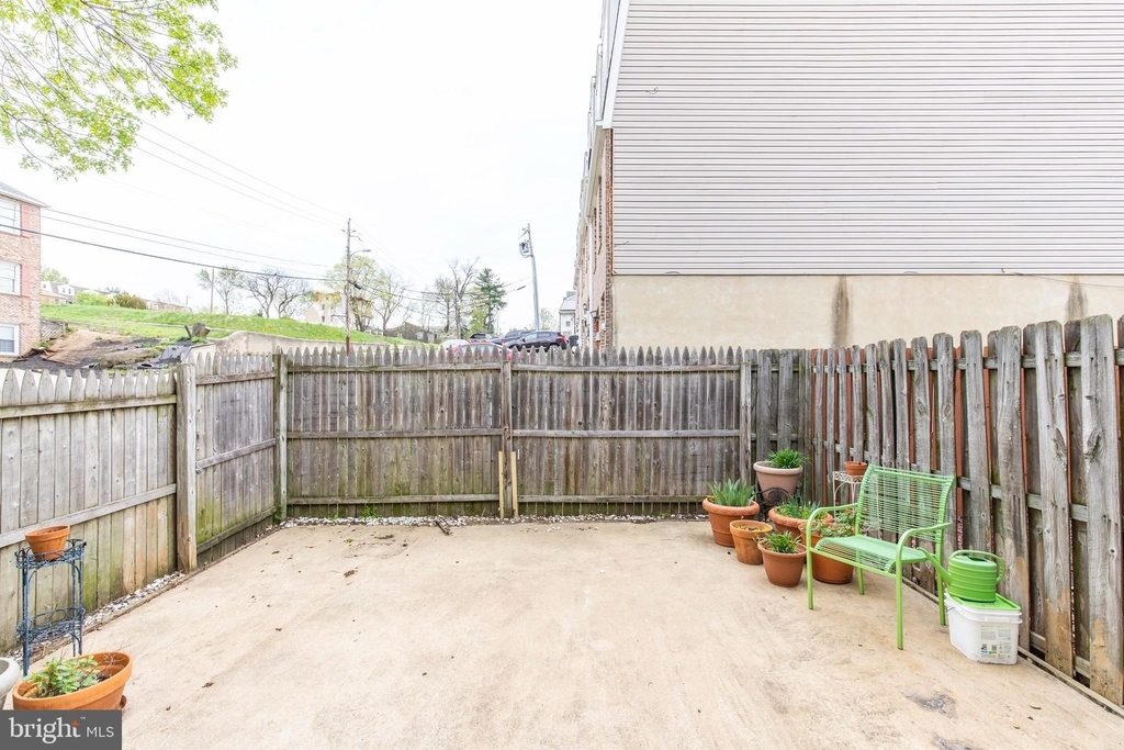 1209 Brown Street - Photo 3