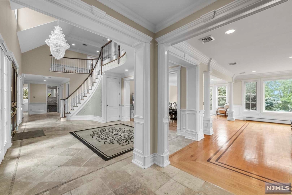 1 Euclid Road - Photo 4