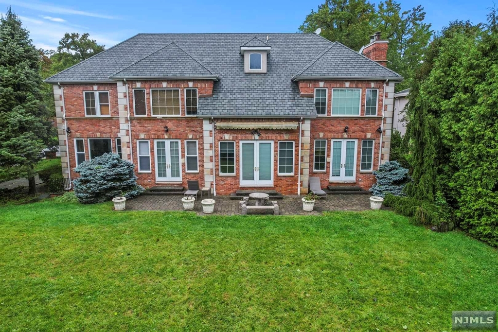 1 Euclid Road - Photo 3