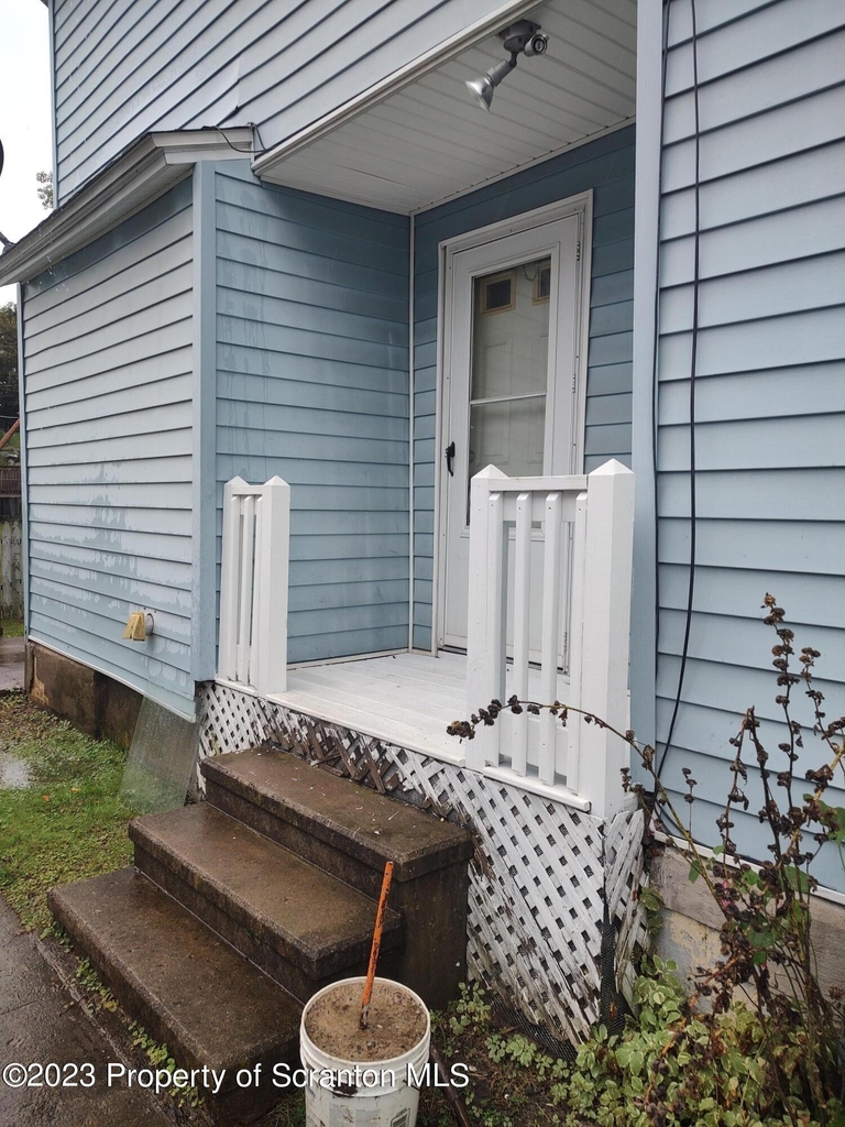 505 Cayuga Street - Photo 2