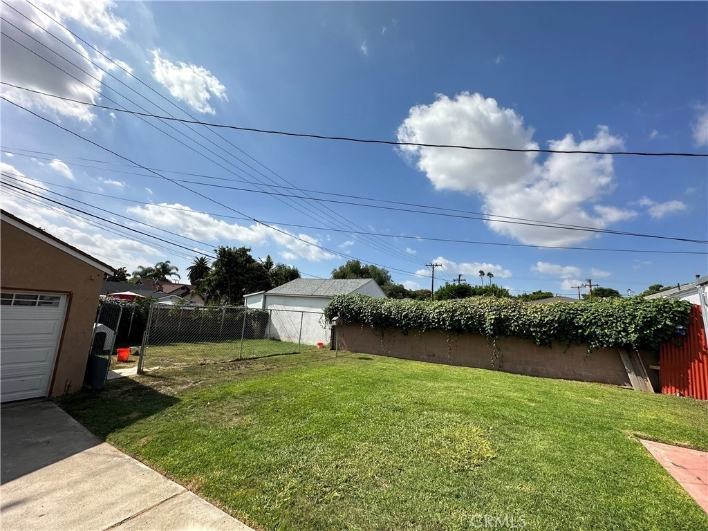 14810 Starbuck Street - Photo 3