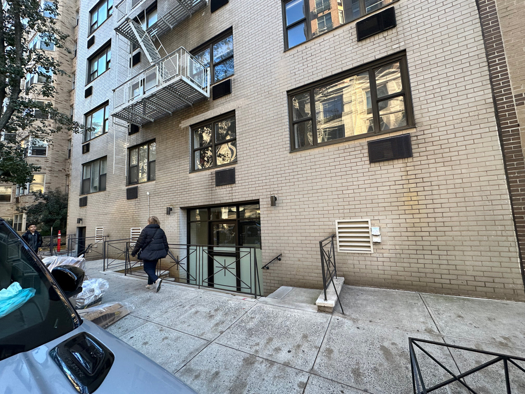 191 East 76th Street - Photo 13