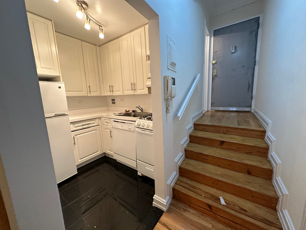 191 East 76th Street - Photo 5