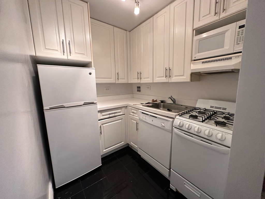 191 East 76th Street - Photo 6