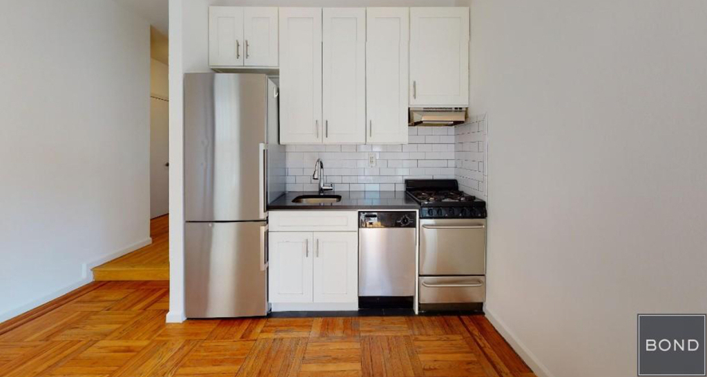 East 75th Streer  - Photo 4