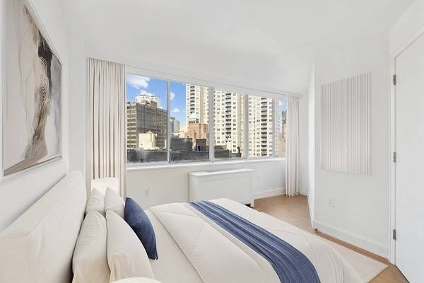 East 54th Street  - Photo 2