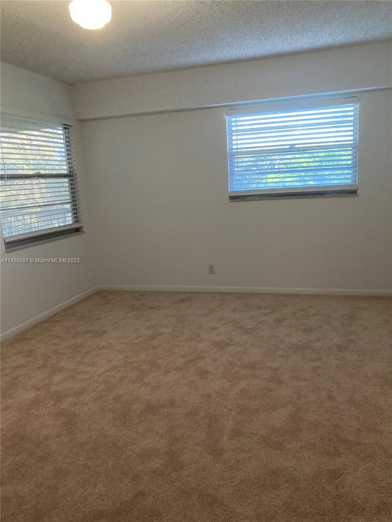 1300 Sw 124th Ter - Photo 16