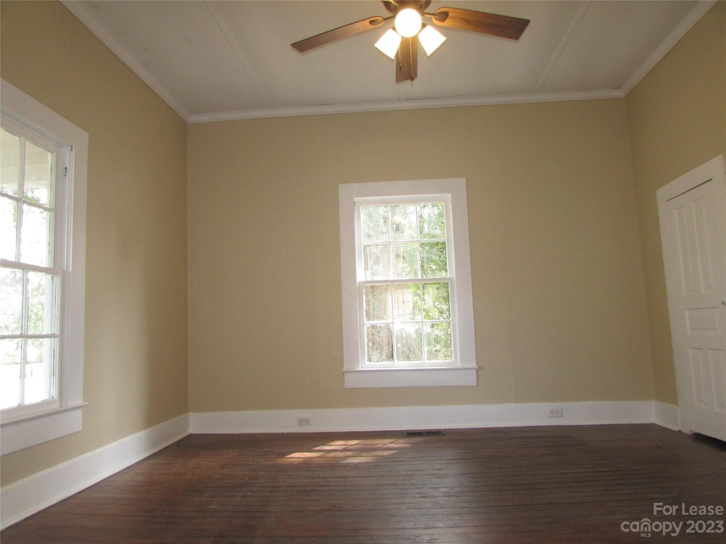 232 W Mills Avenue - Photo 7