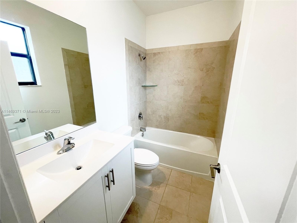 20685 Ne 2nd Ct - Photo 6