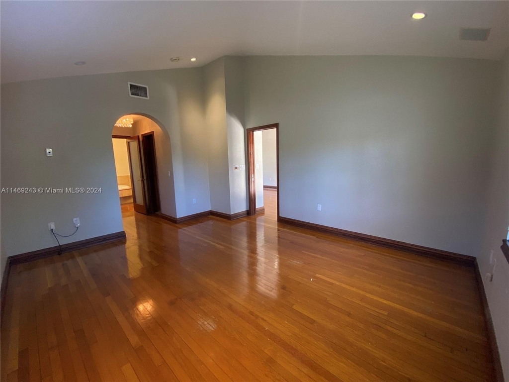 5845 N Bay Rd - Photo 32