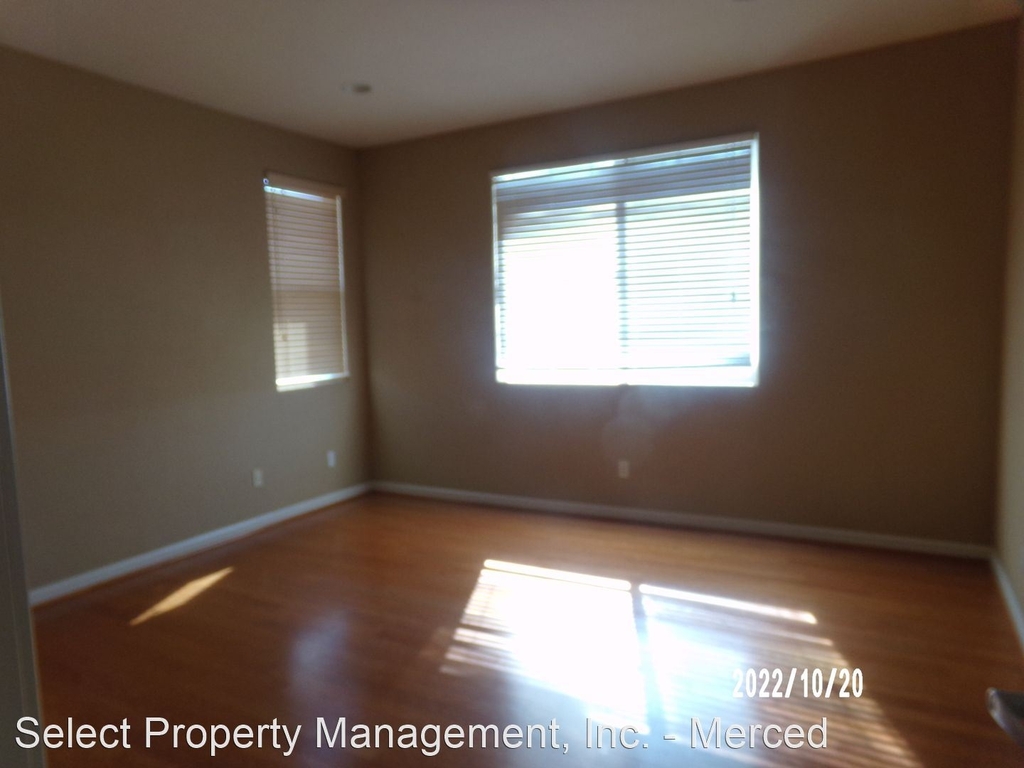 580 Beckman Way - Photo 2