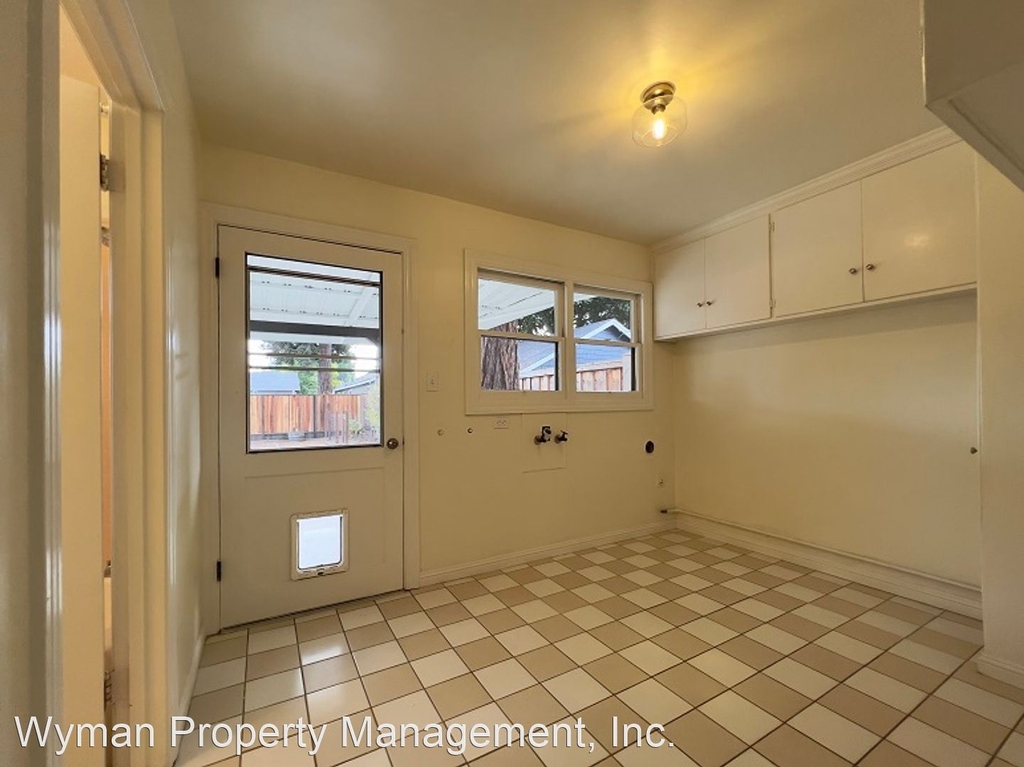 1517 E Street - Photo 29