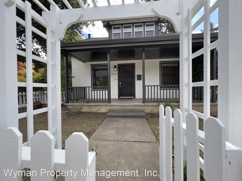 1517 E Street - Photo 2