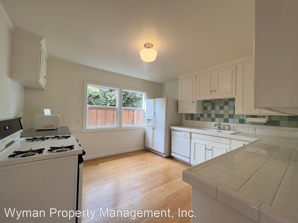 1517 E Street - Photo 25