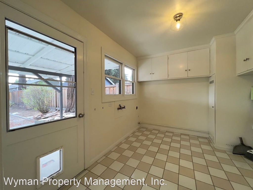 1517 E Street - Photo 30