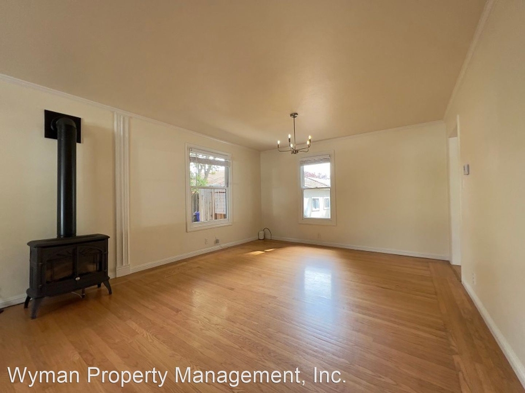 1517 E Street - Photo 8