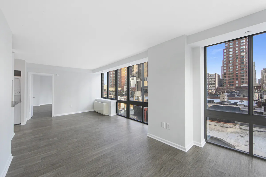 East 92nd Street first avenue - Photo 2