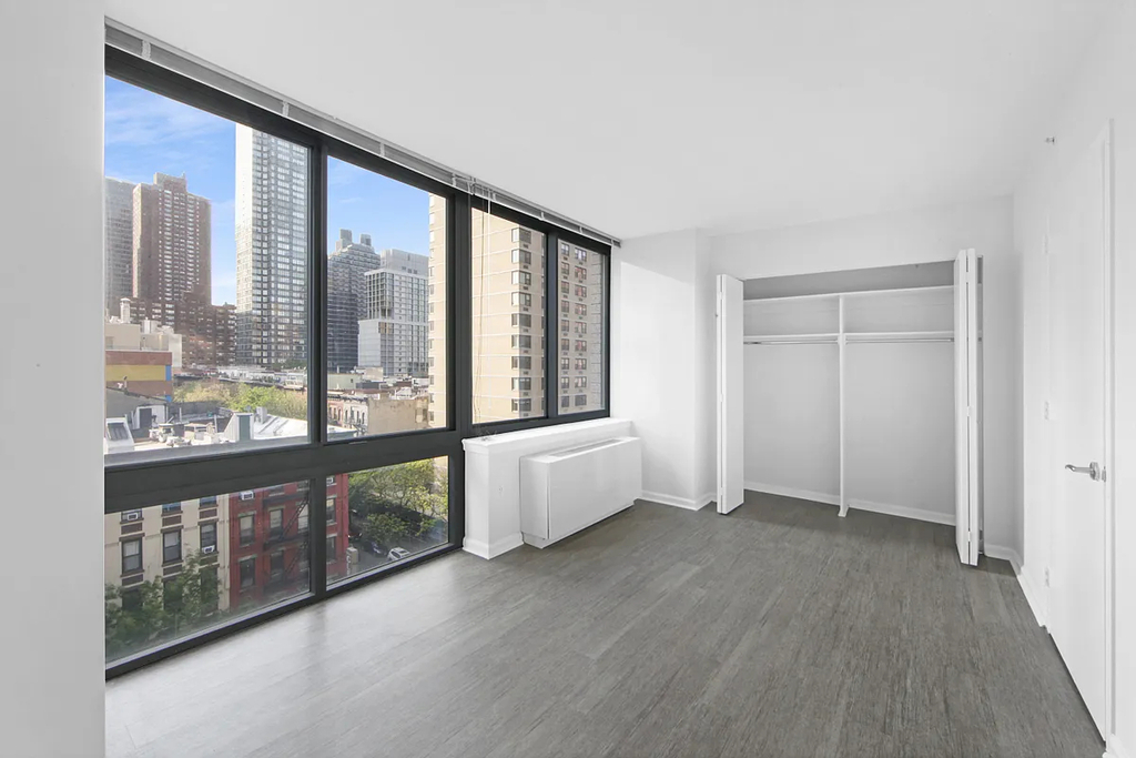 East 92nd Street first avenue - Photo 6