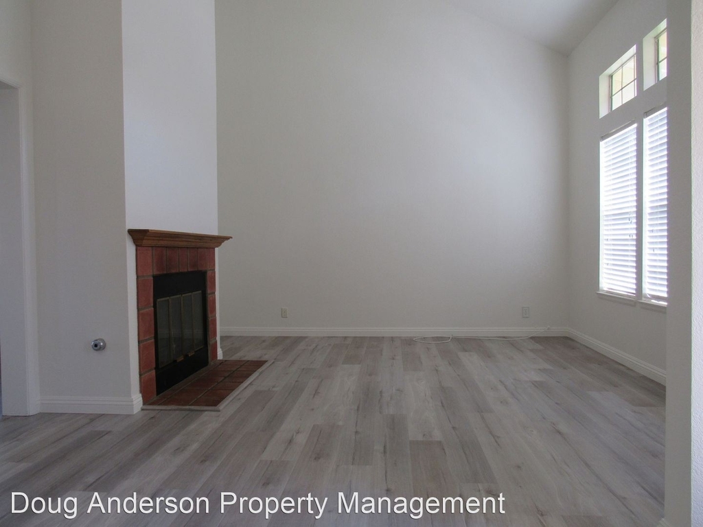 6005 Brougham Street - Photo 2