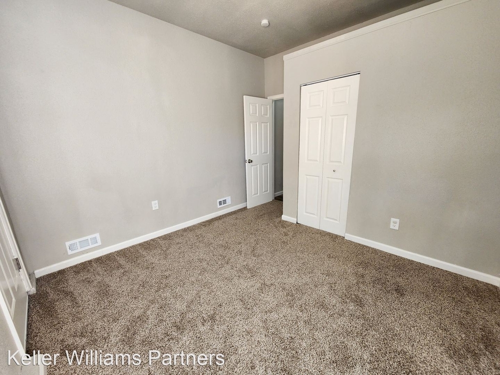 2874 Carmel Cir - Photo 11